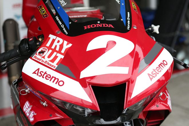 Astemo Honda Dream SI Racing、トライアウト対象のチームに貼られたテッカー