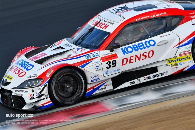岡山メーカーテストでのDENSO KOBELCO SARD GR Supraには『Y.SEKIGUCHI』の名が入れられた。