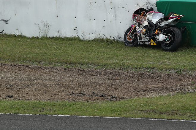 転倒したBaby Face POWERED by YOSHIMURA津田一磨選手のマシン