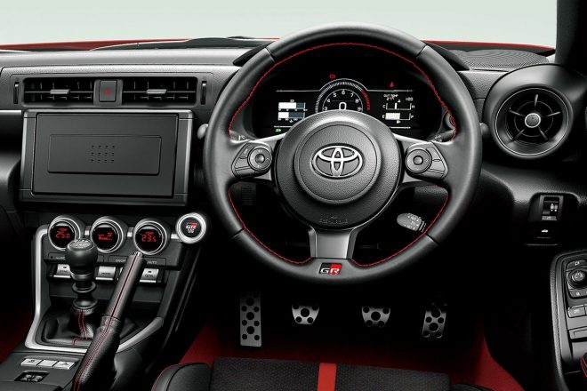 市販のGR86のコクピット。メーター表示に注目。