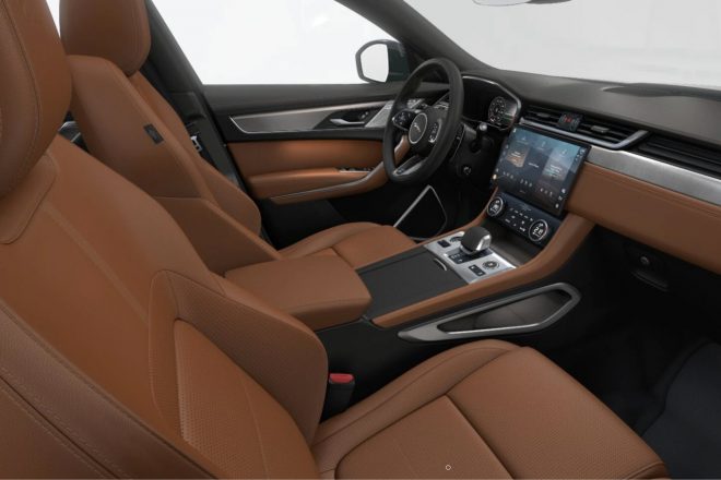 シエナタンパーフォレイテッドグレインレザースポーツシートやダイナミックハンドリングパックなどを装備