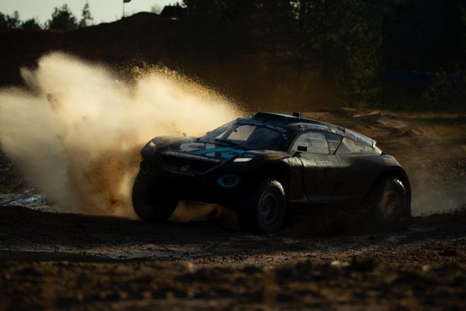 毎戦異なる周回路でも、男性ドライバーに混じって競争力あるラップタイムを刻み続けた