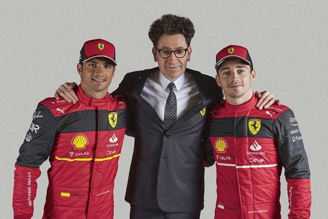 2022年F1：シャルル・ルクレールとカルロ・サインツとチーム代表のマッティア・ビノット（フェラーリ）