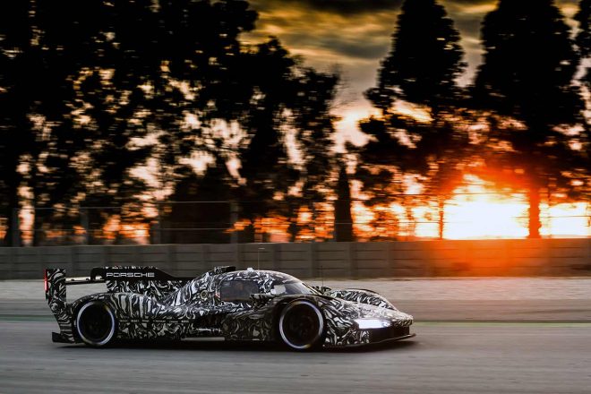 ポルシェの新型LMDh車両（右サイド）