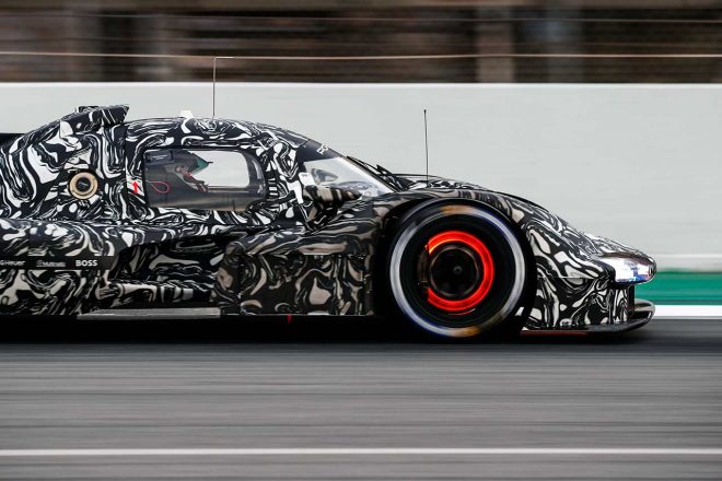 スペイン・バルセロナでテストを行うポルシェのLMDh車両