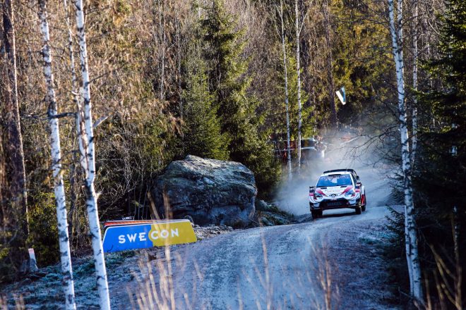 2020年に開催されたラリー・スウェーデンは、雪不足の影響で多くのステージでグラベル（未舗装路）が露出していた