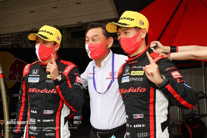 大津弘樹選手の指に注目。しっかり指輪が輝いてます。