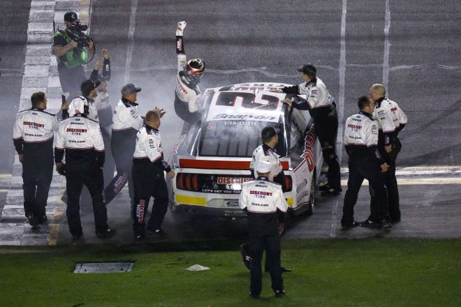 「Oh, my God」を連呼して喜びを爆発させた23歳のオースティン・シンドリック（チーム・ペンスキー／フォード・マスタング）