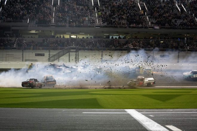 勝利目前だったHREの16号車タイラー・アンクラムは「後ろから押され、どうすることもできなかった」