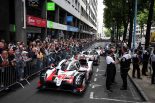 ファンとの距離が近いのがル・マンの公開車検の魅力。車検だけでなく、ドライバーのトークショー、チームの集合写真撮影なども行われる