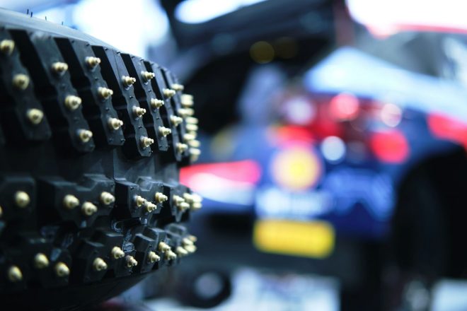 ラリー・スウェーデンで使用されるスタッドタイヤ（ピレリ・ソットゼロ）