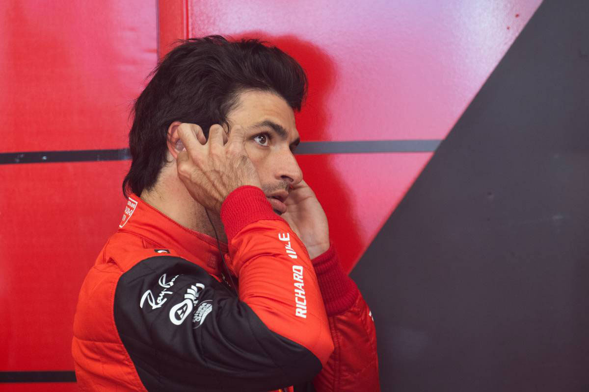 Ferrari  フェラーリ カルロス・サインツ バルセロナ Tシャツ scuderia-ferrari-puma-carlos-