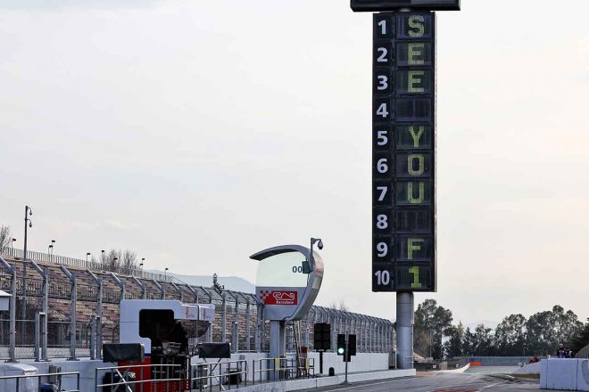 2022年F1バルセロナテスト3日目　『SEE YOU F1』が表示されたカタロニア・サーキット