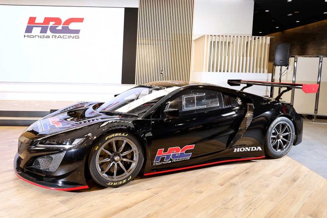会場内に展示された新HRCロゴのホンダNSX GT3