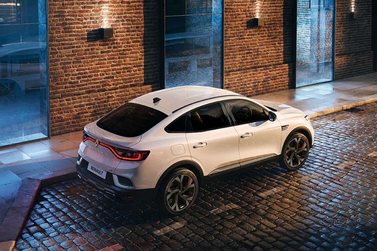 新世代プラットフォームとして5代目『ルーテシア』にも採用された、ルノー・ニッサン・ミツビシのアライアンスで開発されたモジュラープラットフォーム"CMF-B"を採用