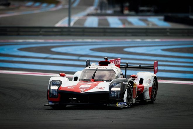 ポールリカールでテスト走行を行う2022年仕様のトヨタGR010ハイブリッド