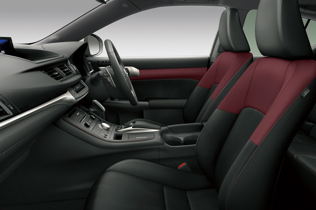 レクサスCT特別仕様車“チェリッシュド・ツーリング”専用クリムゾン＆ブラックのインテリア