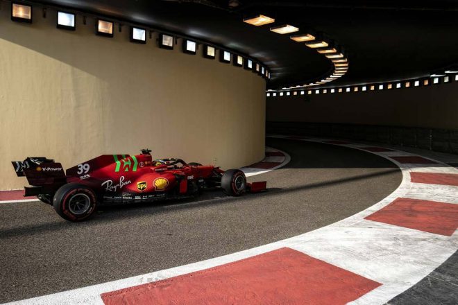 2021年のアブダビテストでフェラーリのマシンに搭乗したロバート・シュワルツマン