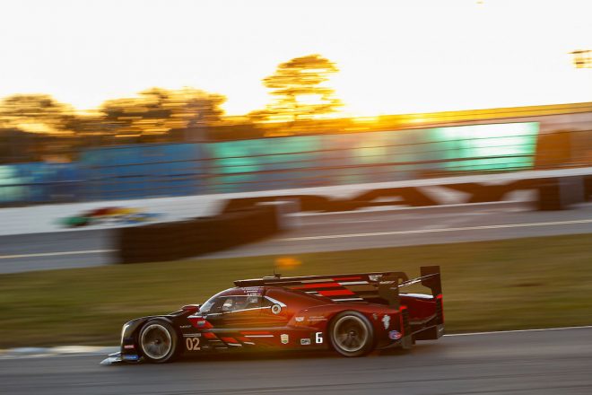 アール・バンバー、アレックス・リン、マーカス・エリクソン、ケビン・マグヌッセンによってドライブされた、チップ・ガナッシ・レーシングの02号車キャデラックDPi-V.R