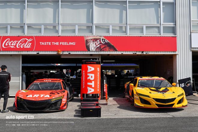 ARTA NSX GT3とUPGARAGE NSX GT3