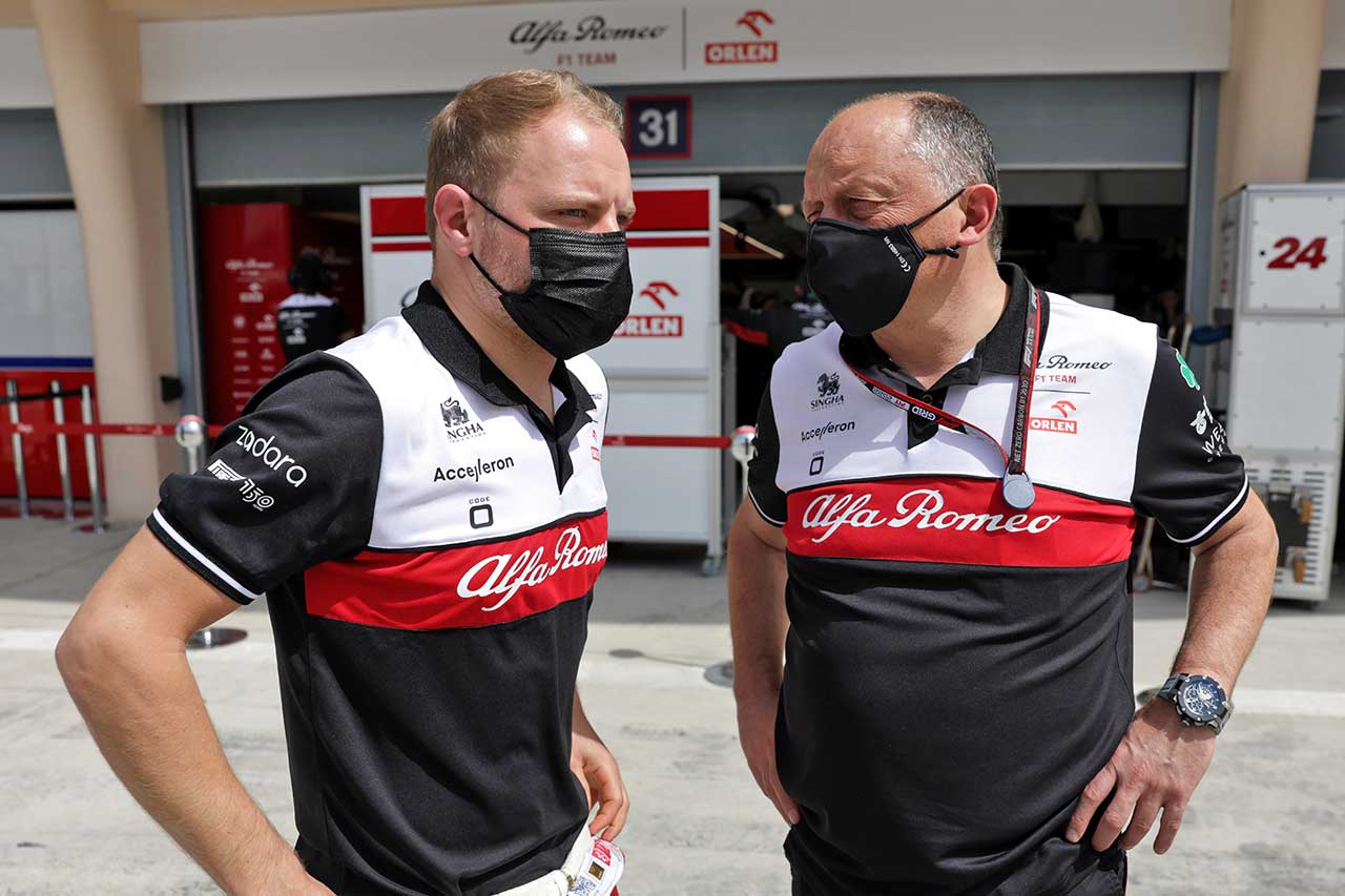 2022年F1バーレーンテスト1日目　バルテリ・ボッタス＆フレデリック・バスール代表（アルファロメオ）