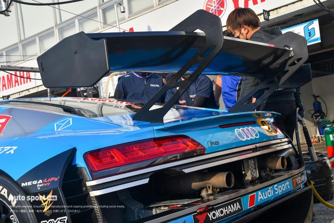 Team LeMans Audi R8 LMSのリバーススワンネックウイングステー