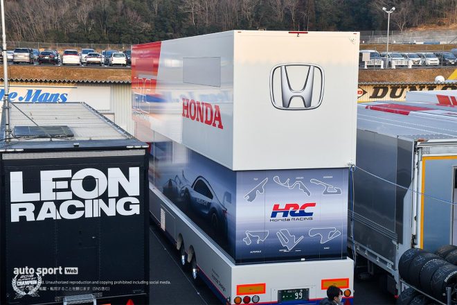 HRCカラーとなったホンダのトレーラー