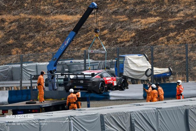 2コーナーでストップしたCRAFTSPORTS MOTUL Z