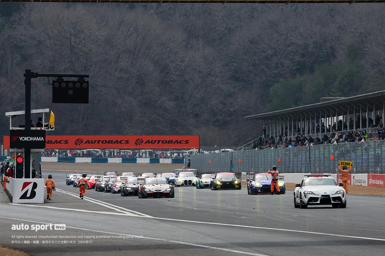 スーパーGT岡山公式テストでのセーフティカー練習の様子