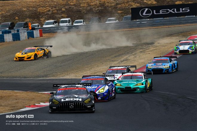 スーパーGT岡山公式テスト　セッション4でのスタート練習直後、コースアウトするUPGARAGE NSX GT3