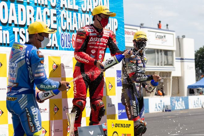 本日のスパークリングファイトは、JSB1000では使用されている、奥の松酒造「純米大吟醸プレミアムスパークリング」。ST1000のライダーの貴重なスパークリングファイトカット
