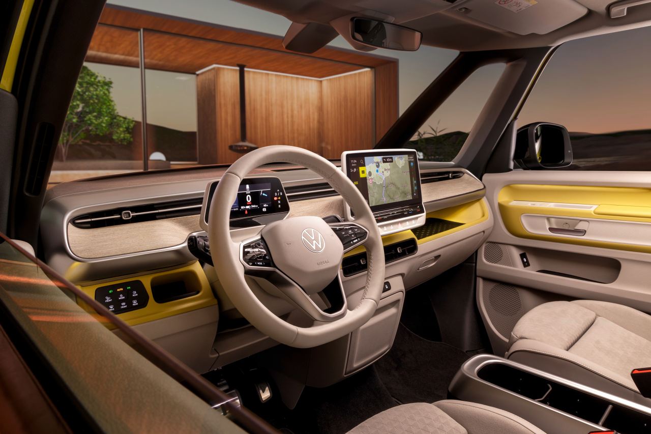 フロントアクスルの上に直接ドライバーが着座する位置関係だった初代とは異なり、この『ID.バズ』では短いオーバーハングが設定されている