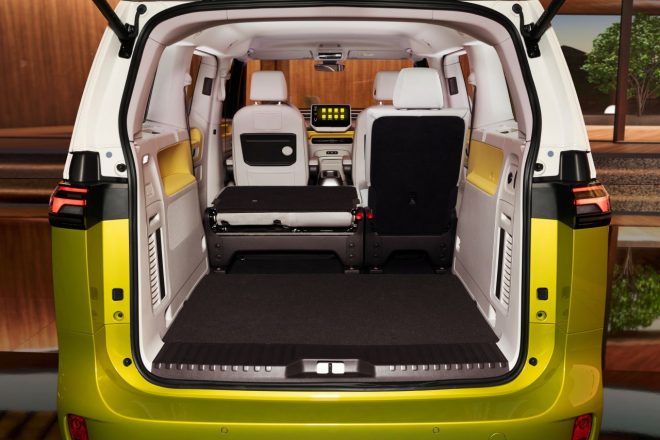 2列目シートを折りたたむと、最大積載量は2205リッターに増加する