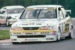 新型のオペル・ベクトラで長谷見昌弘を起用して戦った1996年。コースによって左ハンドルと右ハンドルを使い分けたこともあった。