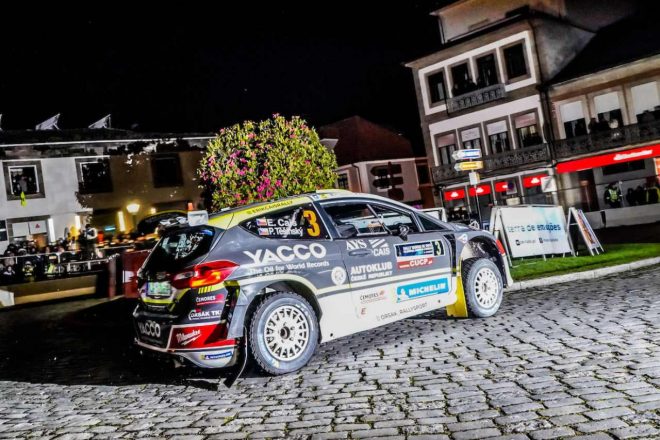 オープニングのSSSでトップタイムを記録したエリック・カイズ（フォード・フィエスタRally2）は、SS3で岩の餌食になり終戦
