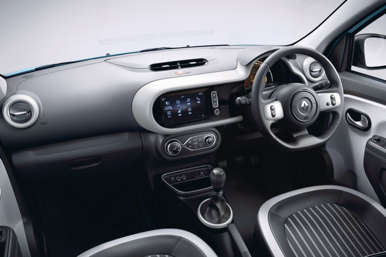 ブルードラジェ、ブランクオーツは白系ブランのインテリアとなる