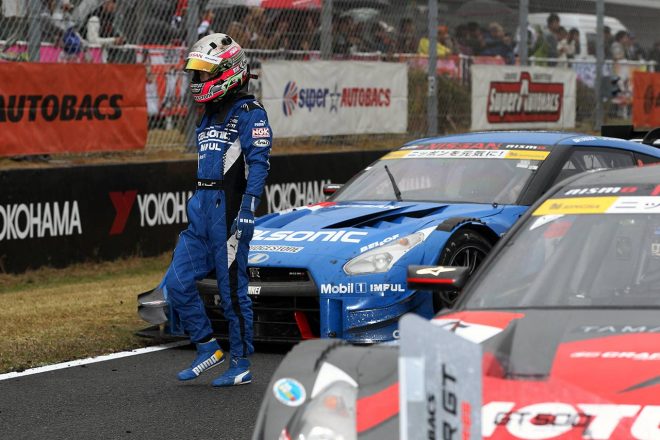 パルクフェルメにマシンを止め、表彰台へと向かう安田裕信