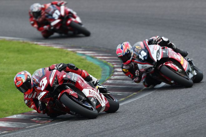 ST1000序盤の首位争い
