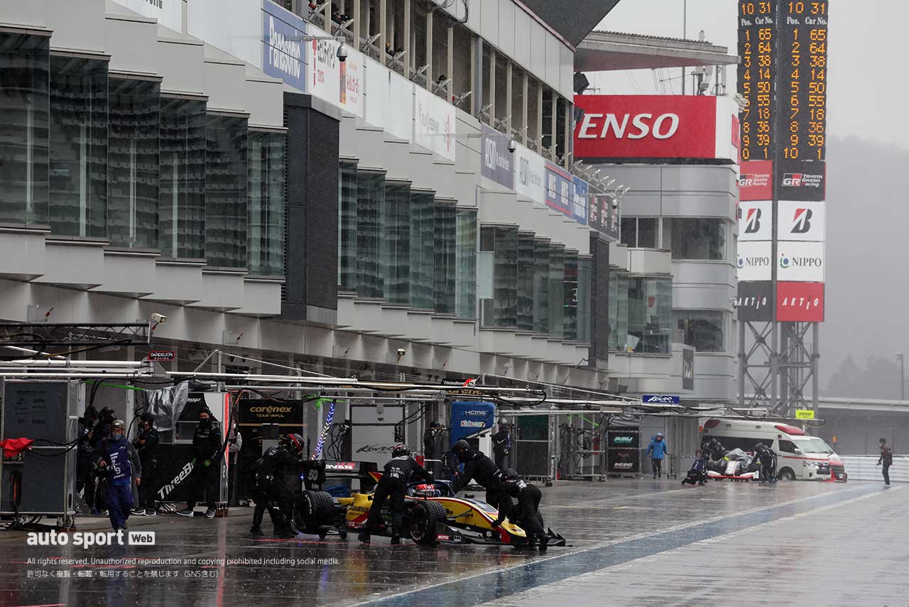 雨と雪に見舞われた富士での公式合同テスト・セッション1