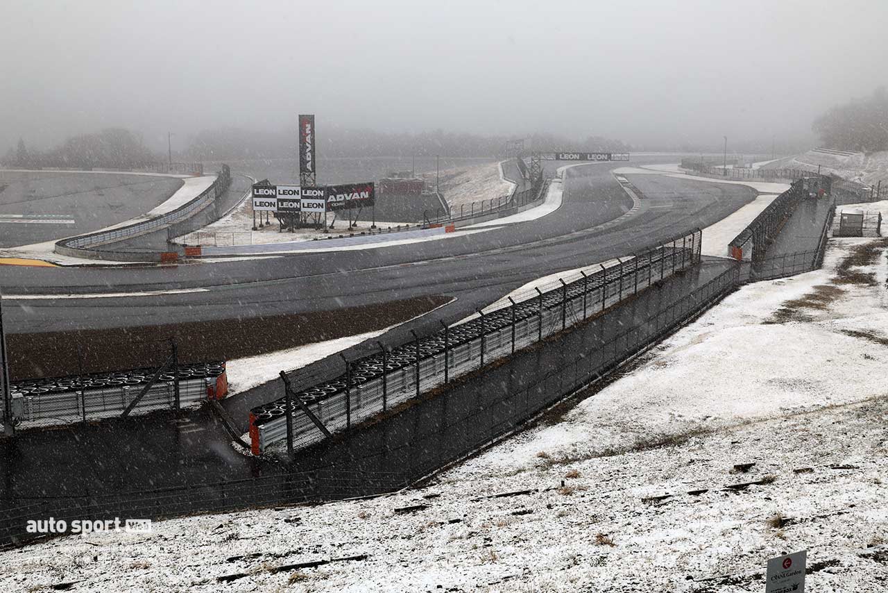 降雪に見舞われた3月22日の富士スピードウェイ。午後のセッションはキャンセルとなっている