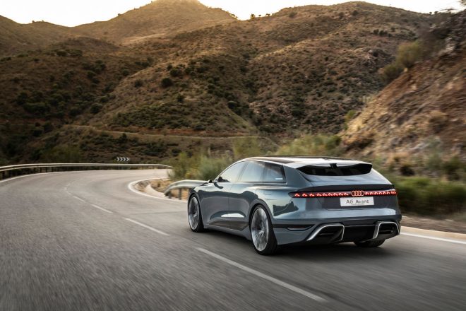 アウディA6アバントe-tronコンセプトの走行イメージ(リヤ)