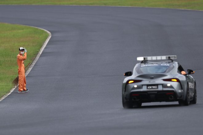J-GP3走行前はウエット路面。ちなみに、岡山国際サーキットのセーフティカーはスープラ