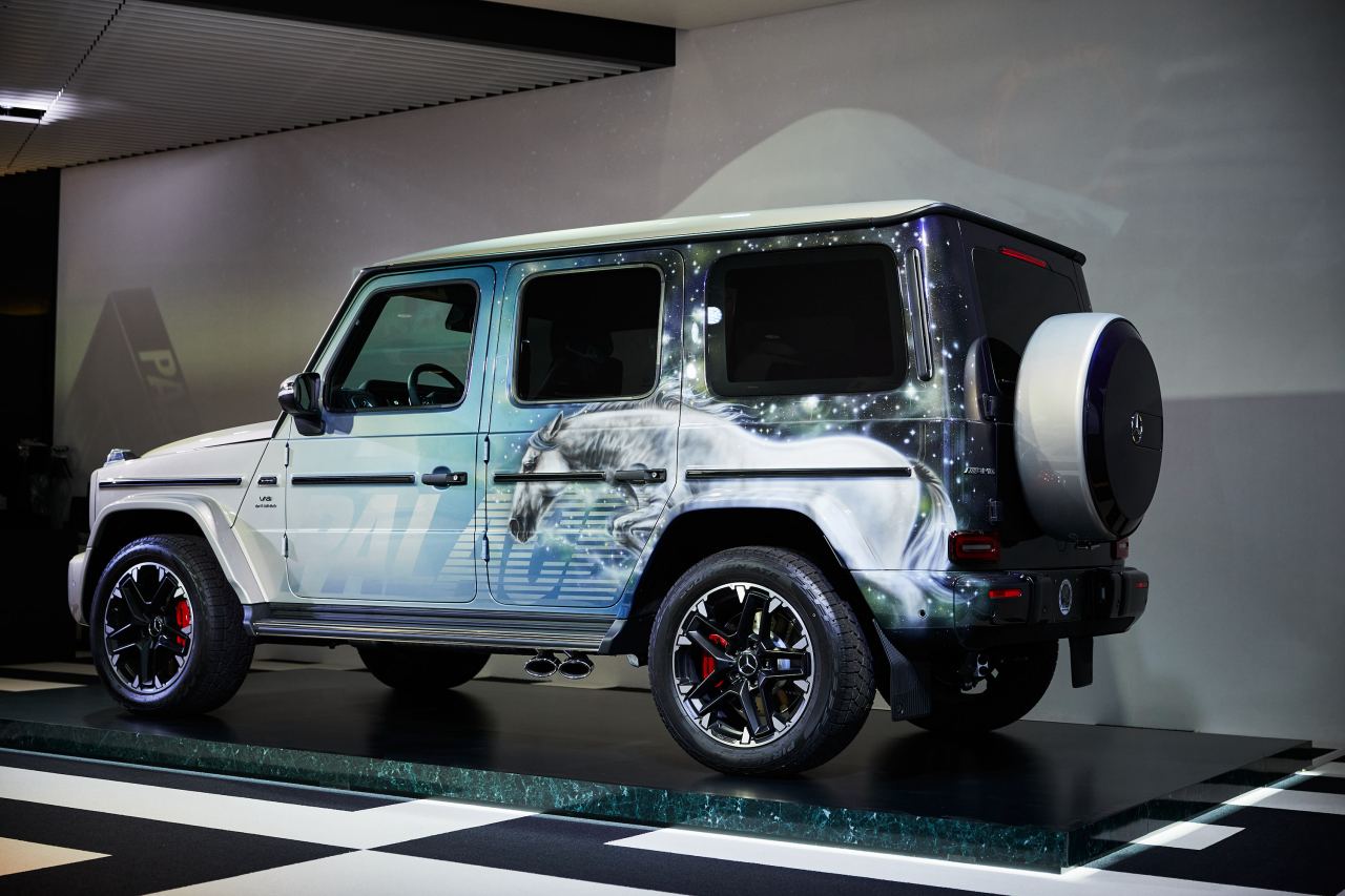 「Space Horse Tokyo（スペースホース東京）」をテーマに、ボディサイドには宇宙空間を疾走する馬が描かれる