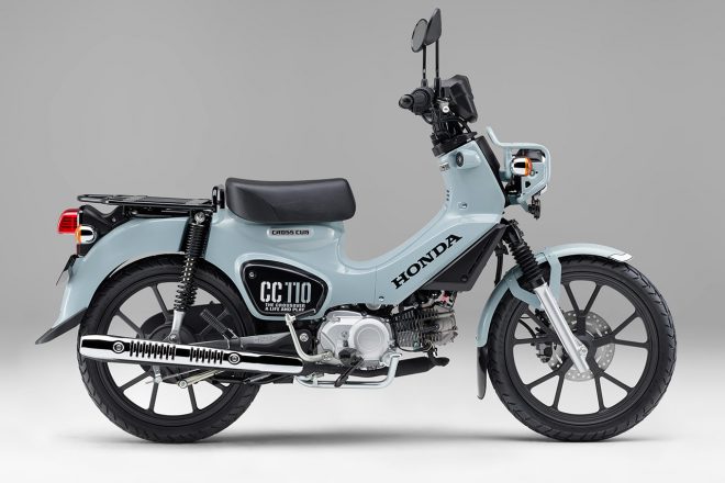 『ホンダ・クロスカブ 110』（プコブルー）
