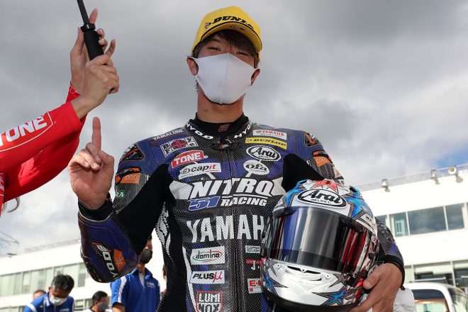 勝利した岡本裕生選手。パルクフェルメにて