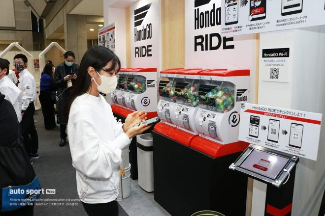 専用アプリ『HondaGO RIDE』をインストールしてチャレンジできるスマホリングのガチャガチャに挑戦！