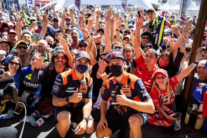 金曜日に行われたピットウォーク、ブラッド・ビンダーとミゲール・オリベイラ／2022MotoGP第3戦アルゼンチンGP