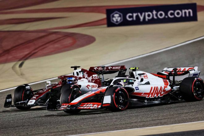 2022年F1第2戦サウジアラビアGP　バルテリ・ボッタス（アルファロメオ）、ミック・シューマッハー（ハース）