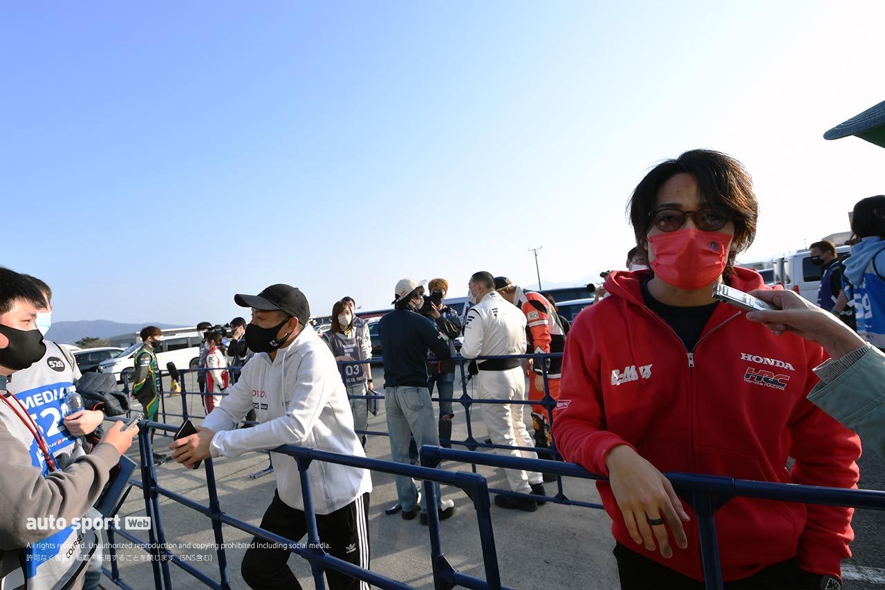 レース後のメディア ミックスゾーン 出場ドライバーが2グループに分かれ 一堂に会する 写真はイメージでして 本文の内容とはおそらく関係がありません 武闘派 の口論 矛盾するドライバーとチームの見解 疑心暗鬼の内圧規制etc Sf 裏 情報 第1 2戦 の