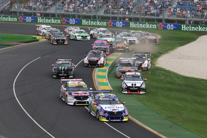 最終ヒートもアクシデントが相次ぐなか、マーク・ウインターボトム(チーム18/ホールデン・コモドアZB)らがトップ10に喰い込んだ